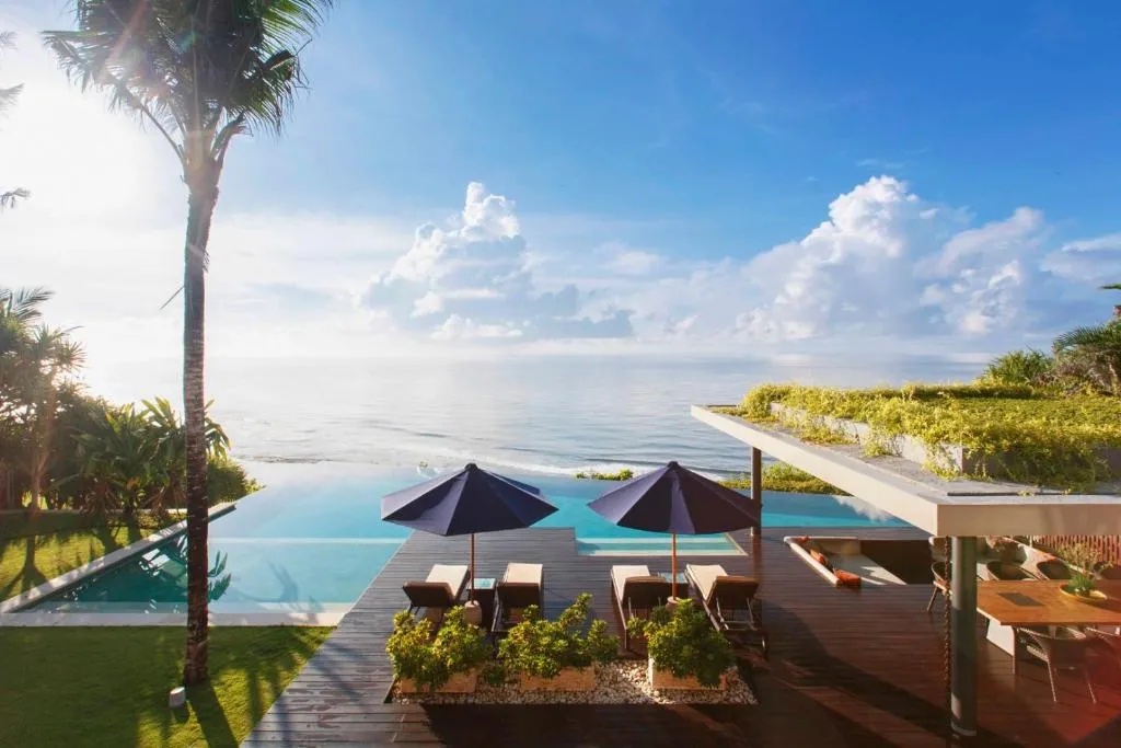 The Ungasan Clifftop · LUX